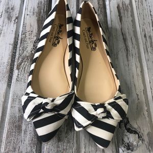 Coach and Four Flats😍